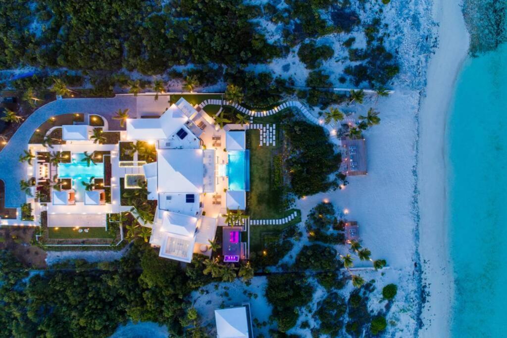 Triton Luxury Villaプロビデンシアレス エクステリア 写真