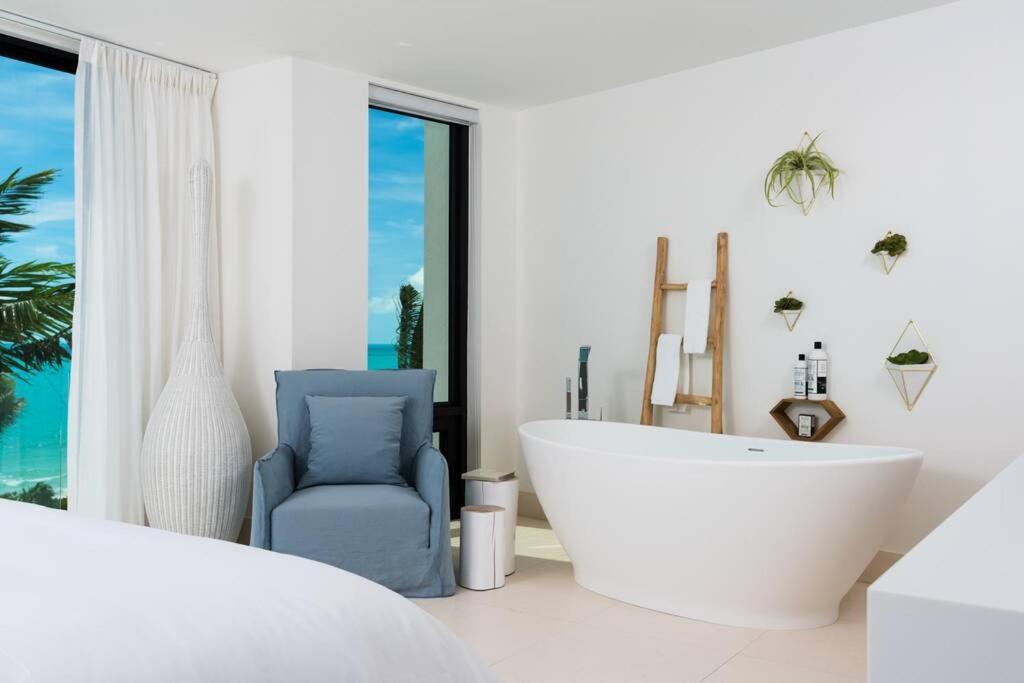 Triton Luxury Villaプロビデンシアレス エクステリア 写真
