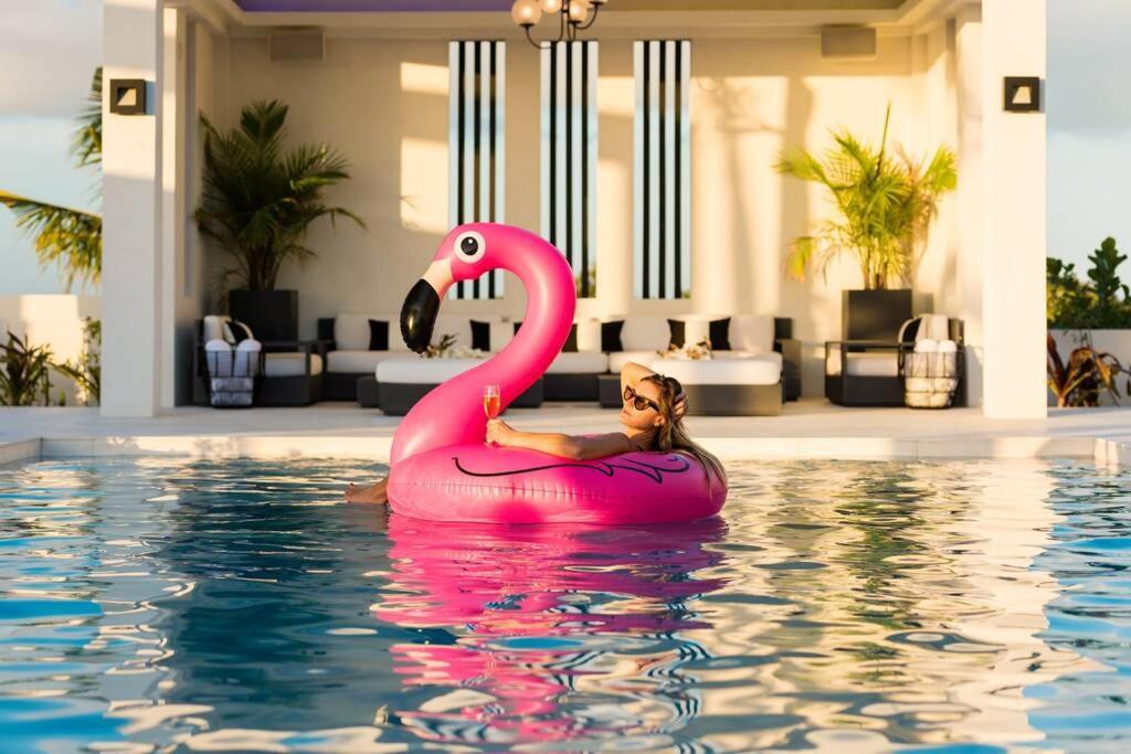 Triton Luxury Villaプロビデンシアレス エクステリア 写真