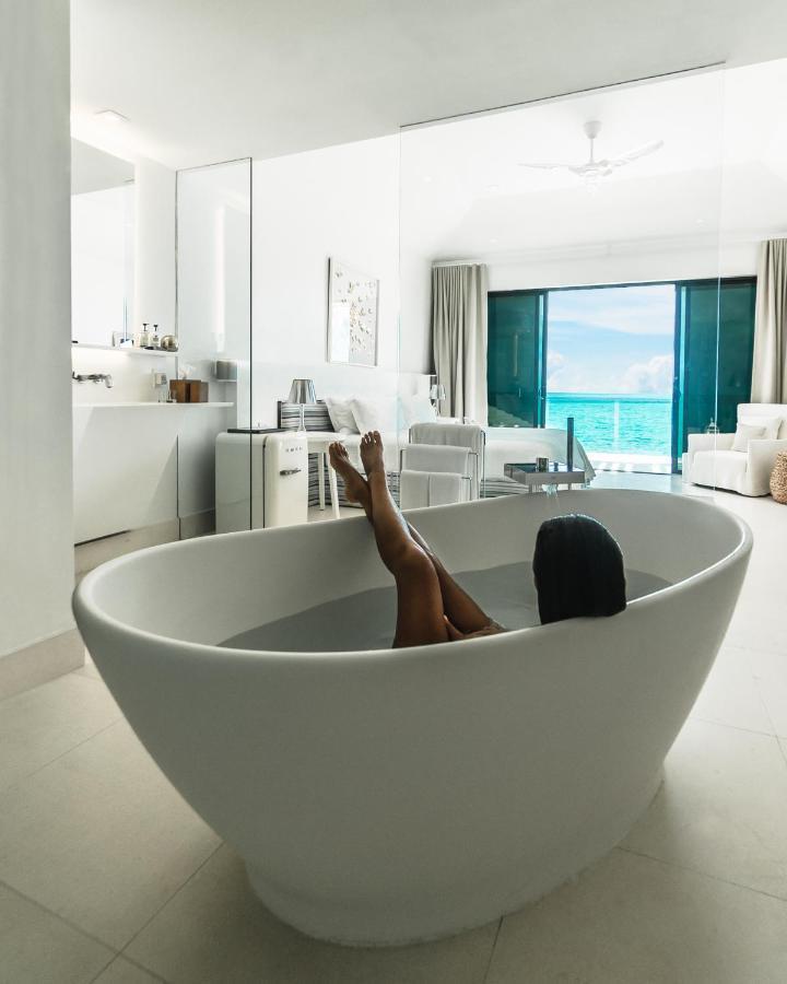 Triton Luxury Villaプロビデンシアレス エクステリア 写真